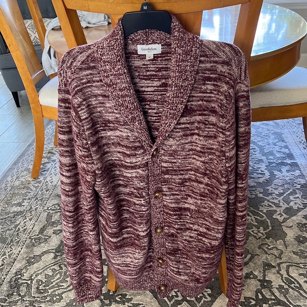 Men’s button front cardigan. Size M. Pre owned and worn a few times. Cozy!